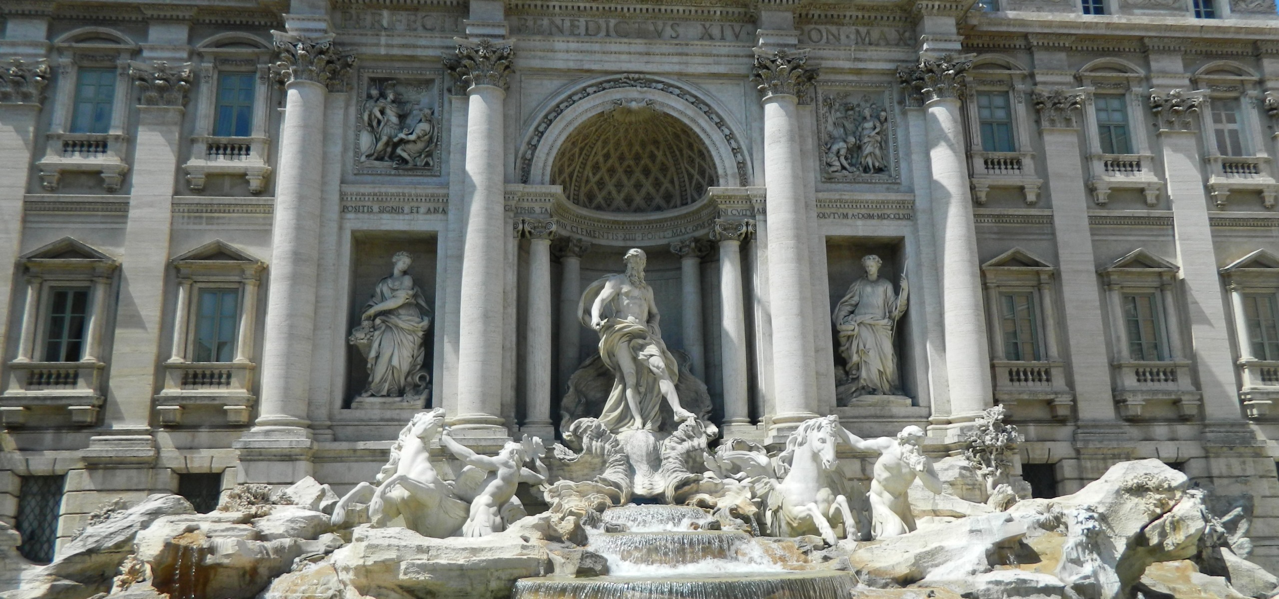 A espetacular Fontana di Trevi